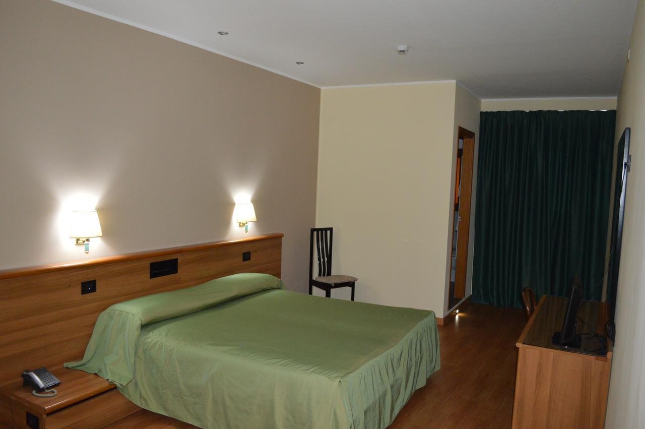 Canadian Hotel LʼAquila Habitación foto